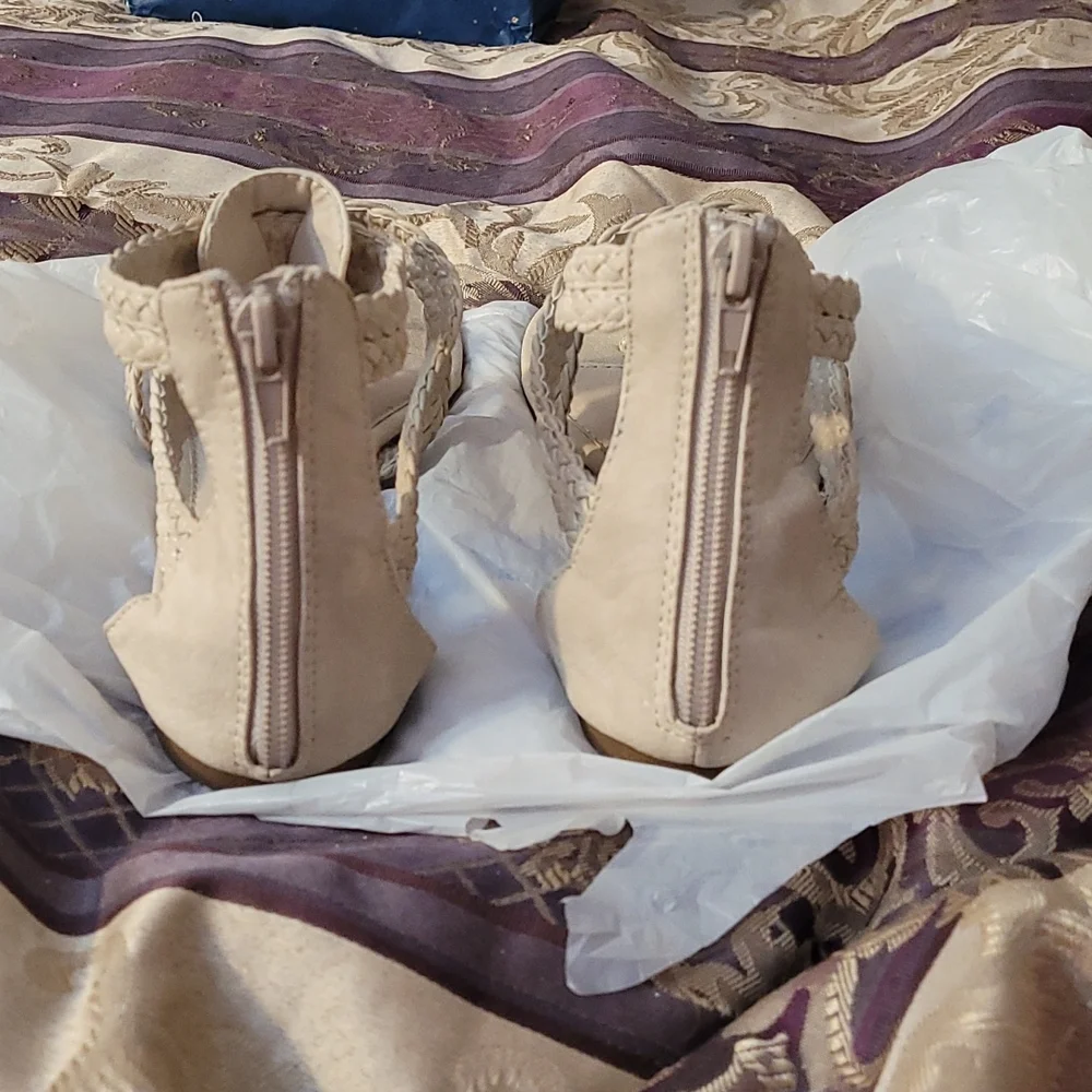 Cream/tan/beige women's sandals size 6 - Picture 3 of 7